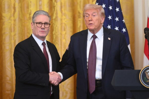 トランプ大統領　ぜレンスキー氏を「大いに尊敬」　「独裁者」発言撤回