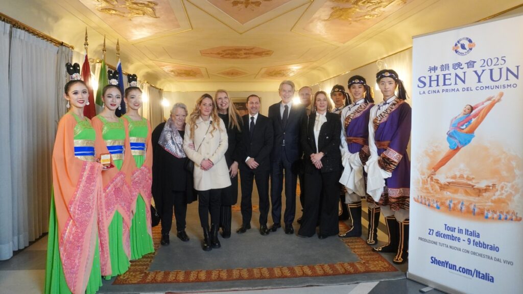 ローマ市　神韻に「ローマ誕辰」記念章を授与　団員をイタリア上院に招待