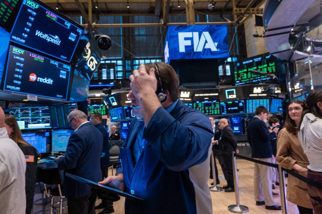 株式市場急落　アメリカ経済は岐路に立つ