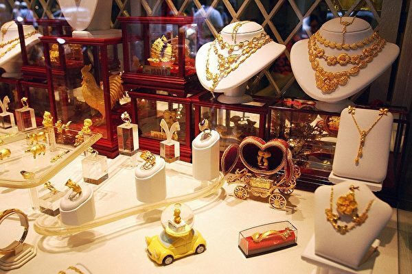 中国の南北市場でゴールドジュエリー価格が変動