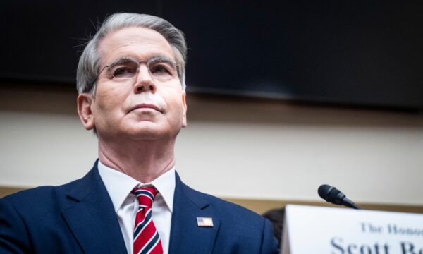 イラン新指導者　ホルムズ海峡を「交渉のテコ」に　米はタンカー護衛検討