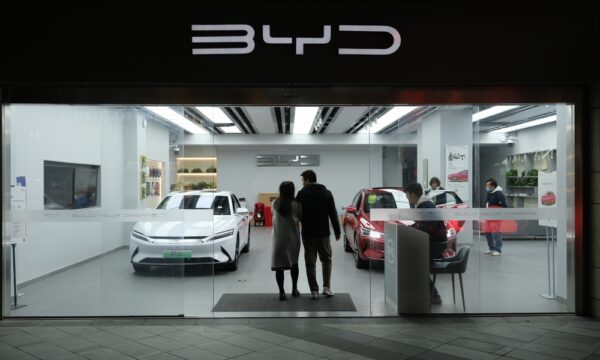 BYD軽EV「RACCO」　受注好調の裏で情報管理に不明点　データ共有・通信経路を追う