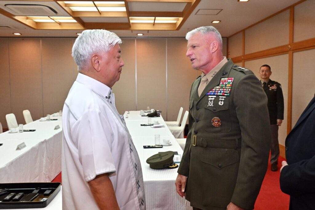 中谷防衛相　沖縄駐留米軍トップと会談　海兵隊グアム移転の着実な実施を要請