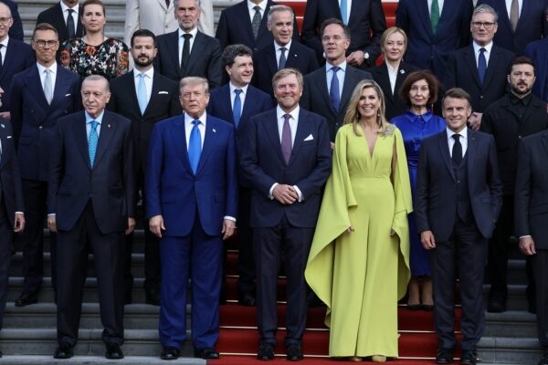 トランプ大統領　 オランダの宮殿に招待された