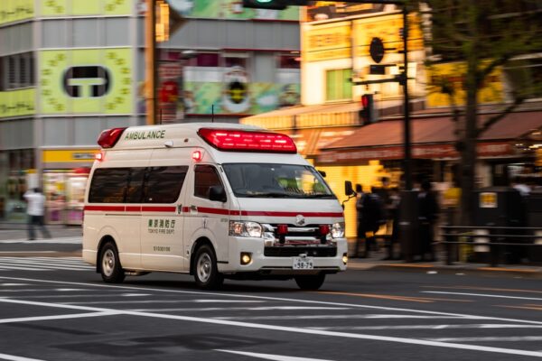 名古屋市長　会見中倒れる　児童盗撮事件対応の説明中