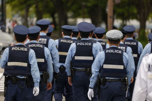 警察官に装着型カメラ　職質など録画　8月下旬から試行　