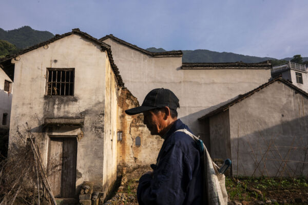 中国の農村商業銀行で「年金ローン」が緊急停止　背後にある規制強化の波