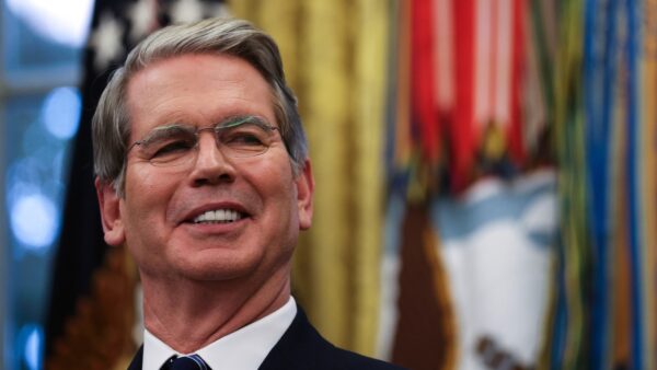 米財務長官　米中交渉を示唆　トランプ氏は習の招待にまだ応じず