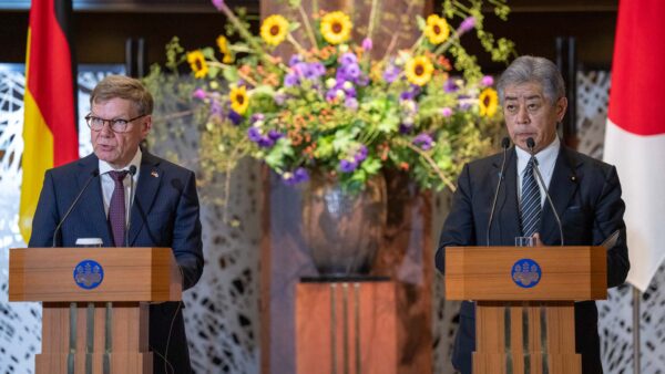 岩屋外相と独外相が会談　中共の軍事拡張に共同で対抗