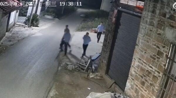 役所の怠慢告発した市民に「深夜の報復」　公安が自宅に押しかけ「脅迫」＝中国【動画あり】