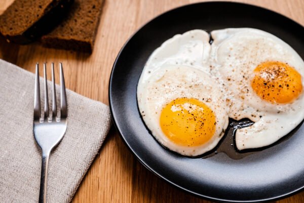 卵を食べるとコレステロールが下がる？　常識を覆す発見