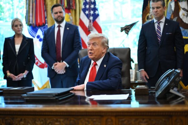 トランプ大統領　政府による多くの企業株取得を示唆