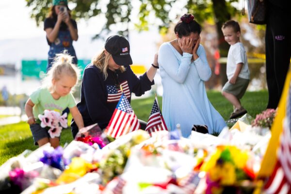 写真特集　カーク氏銃撃死　米国各地の市民が追悼