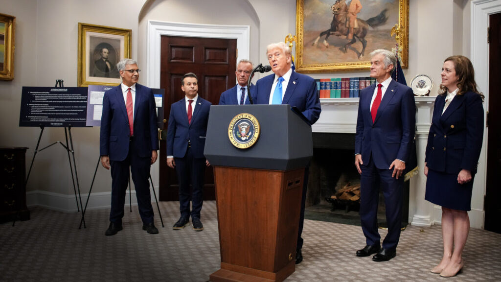 ケネディ米保健福祉長官「自閉症の原因解明へ一歩前進」　新治療薬に期待