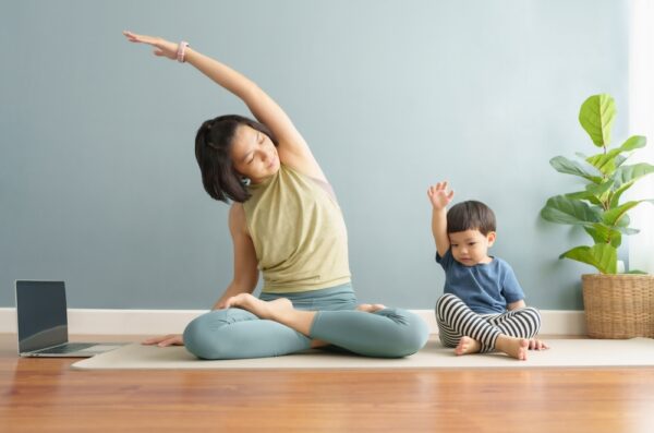 デスクワークの体調不良を防ぐ「経絡ストレッチ」4選