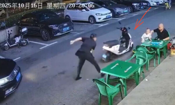 勝手に走り出す電動バイク　中国で「無人運転騒動」【動画あり】