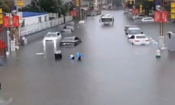 中国の災害現場に善意の寄付も　何者かが横領か　市民から怒りの声