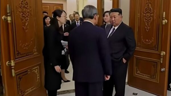 金正恩   中共首相見送り時にポケットに手　ネットで「中共への屈辱」と嘲笑広がる