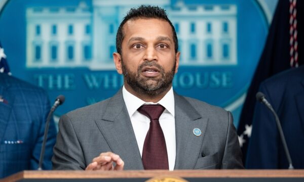 中共スパイハッカーを米で起訴　FBI長官「歴史的勝利」