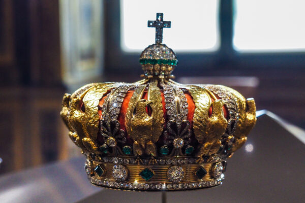 ルーヴル美術館の宝飾品　7分で盗難　元大泥棒「内部に協力者がいる」