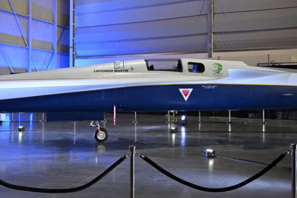 NASAの静音超音速実験機X-59　初飛行に成功