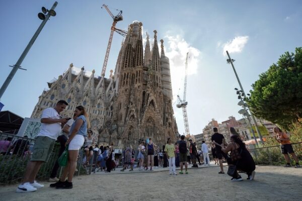 スペインのサグラダ・ファミリア　高さ163メートルに到達　世界一高い教会に