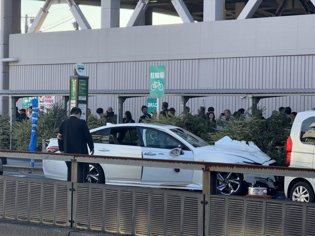 足立区で歩行者をまき込むひき逃げ事件　11人が負傷　1人死亡1人意識不明の重体、　運転手は身柄確保