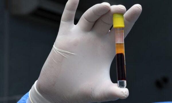 「何を目的に子どもの血を集めるのか」　上海の小学校で採血同意書が波紋