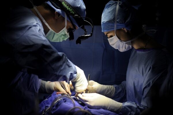 中国で10歳男児が腹痛で受診　6つの臓器を切除された