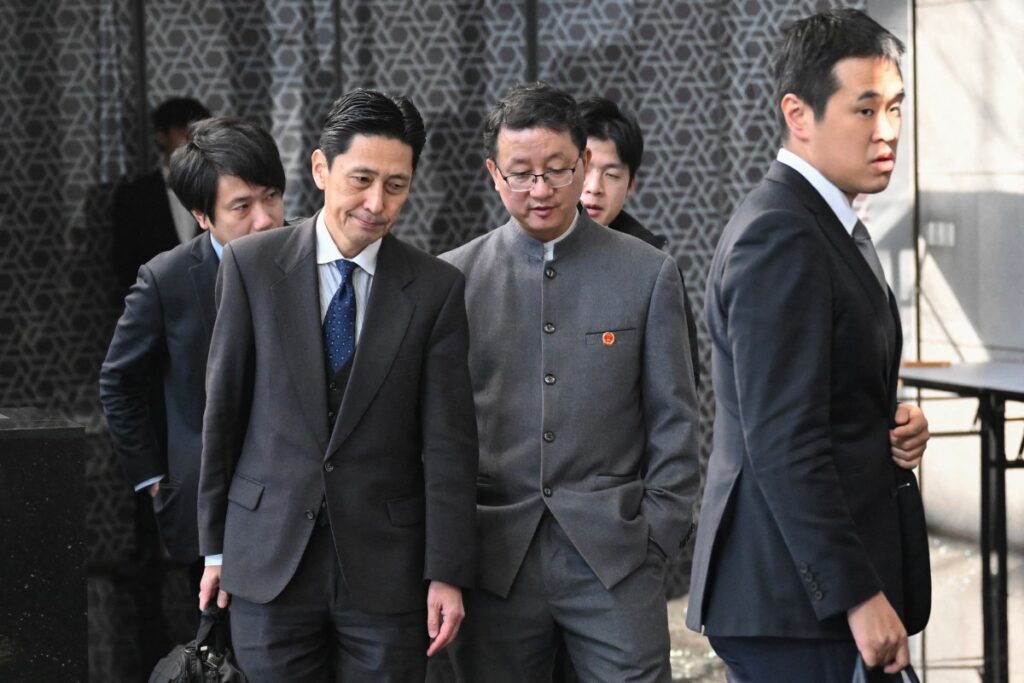 中共外交官「ポケット演出」　無礼外交の波紋広がる　金正恩の真似か