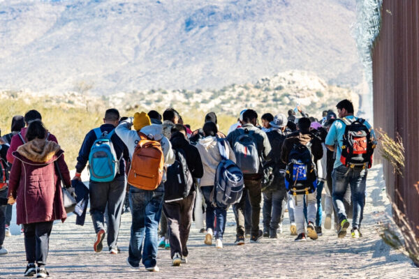 行方不明児童3万人を保護　トランプ政権の実績と国境政策の現場からの警告