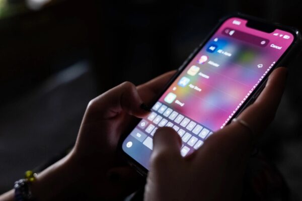 アルゴリズムが生む分断　それを助長する私たち