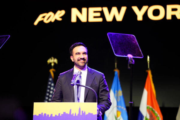 トランプ氏　NY新市長マムダニ氏と会談へ「協力の道を探る」