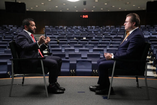 中国の前駆体輸出停止で麻薬カルテル混乱　FBI長官が協力の進展を語る