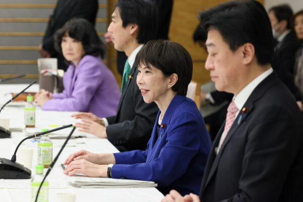 高市首相「積極財政」推進へ　成長率1.3％見通し