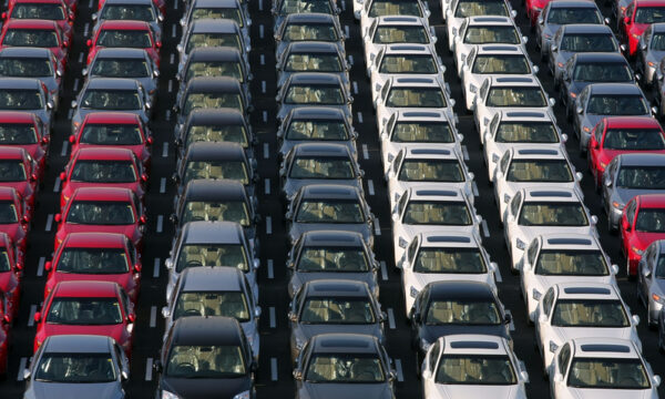 日本11月輸出6.1%増で予想上回る 貿易黒字3223億円 対米回復・日銀利上げ観測