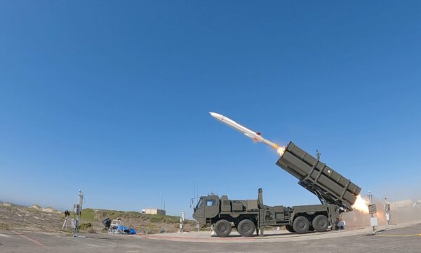 防衛省　12式地対艦誘導弾能力向上型の開発に目途　米国での発射試験成功
