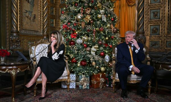 北米軍「サンタ追跡」子供たちに喜びを届け70年　今年はネットから電話可能に