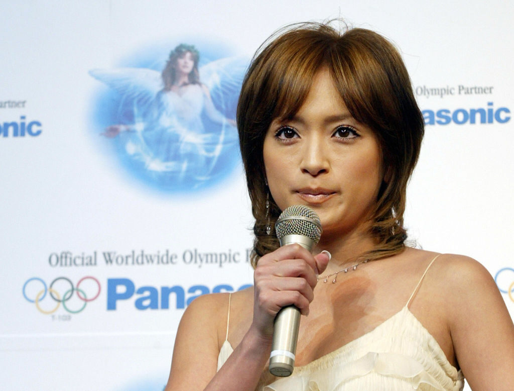 浜崎あゆみマカオ公演も中止　高まる中国リスクと「100倍の気持ち」メッセージ