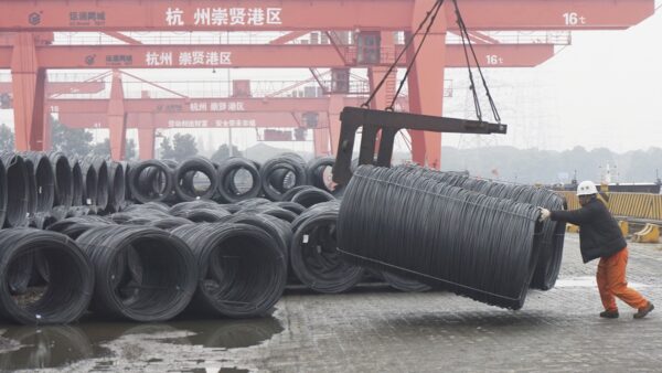 中国鉄鋼業　出口なき過剰地獄 世界鉄鋼協会「危機的水準」