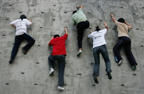 中国24歳男性「外の世界疲れすぎ」　自ら通報で拘留希望　若者プレッシャー社会問題化