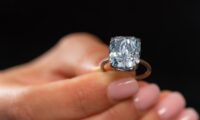 希少なブルーダイヤモンド　2150万ドルで落札
