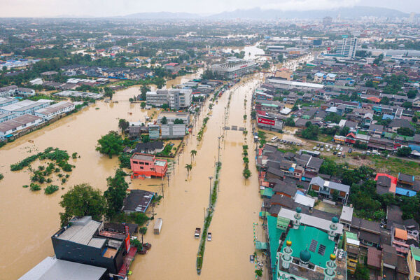 東南アジア豪雨で死者600人超