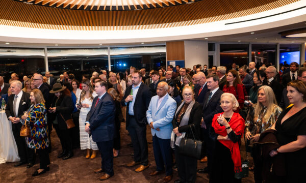 大紀元クリスマスパーティー400人超出席　ロン・ジョンソン議員ら米政界要人が称賛「真実報道に感謝」