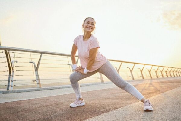 抜け毛・白髪が気になる人へ　腎経を伸ばす中医学ストレッチ