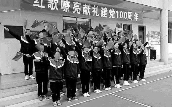 中国　小中学校統一試験中止で揺れる教育現場　露呈する教育改革の矛盾