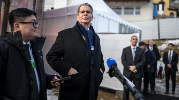 カーニー加首相　ダボスでの「中国寄りの姿勢に転ずる」発言を撤回＝米財務長官　