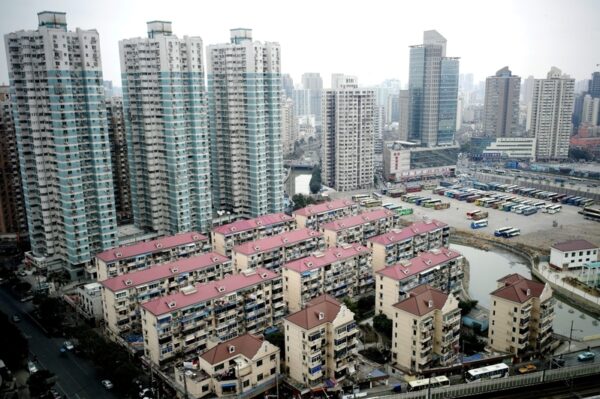 住宅価格半値　生業は不振　耐え切れず上海市民