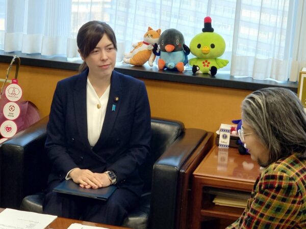 政府　外国人共生へ「秩序」重視の意見書を受領