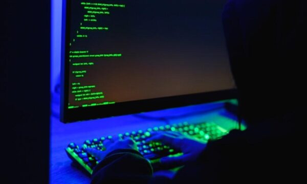 イラン支持のハッカー集団が米国のインフラに侵入　米連邦当局が発表